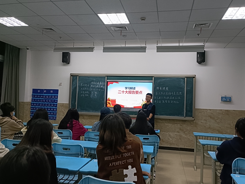 刘晓锐宣讲二十大照片20221110220240.jpg